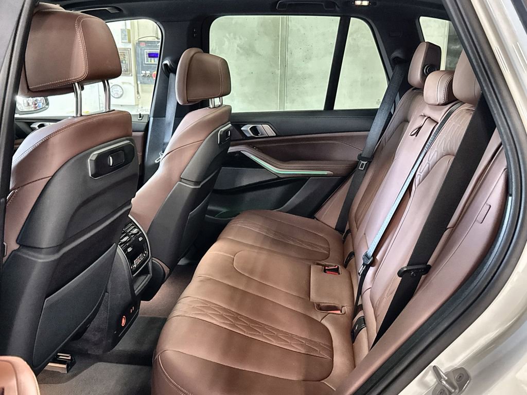 Used 2025 BMW X5 xDrive50e image 25