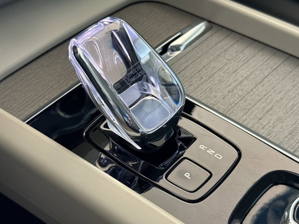 Certified 2023 Volvo XC60 B5 Ultimate FWD image 21