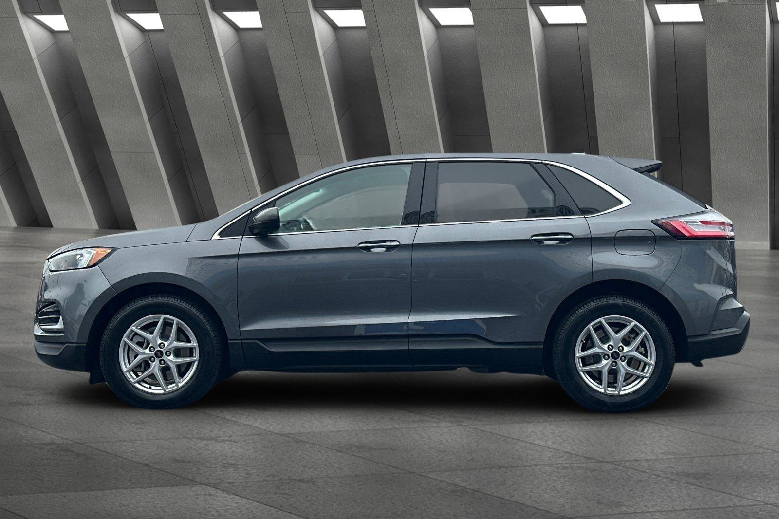 Used 2024 Ford Edge SEL image 7