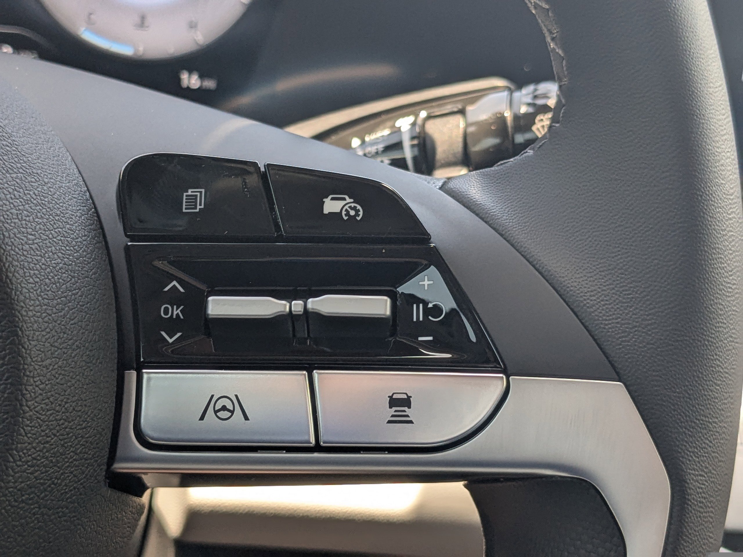 New 2026 Hyundai Elantra Limited FWD image 28