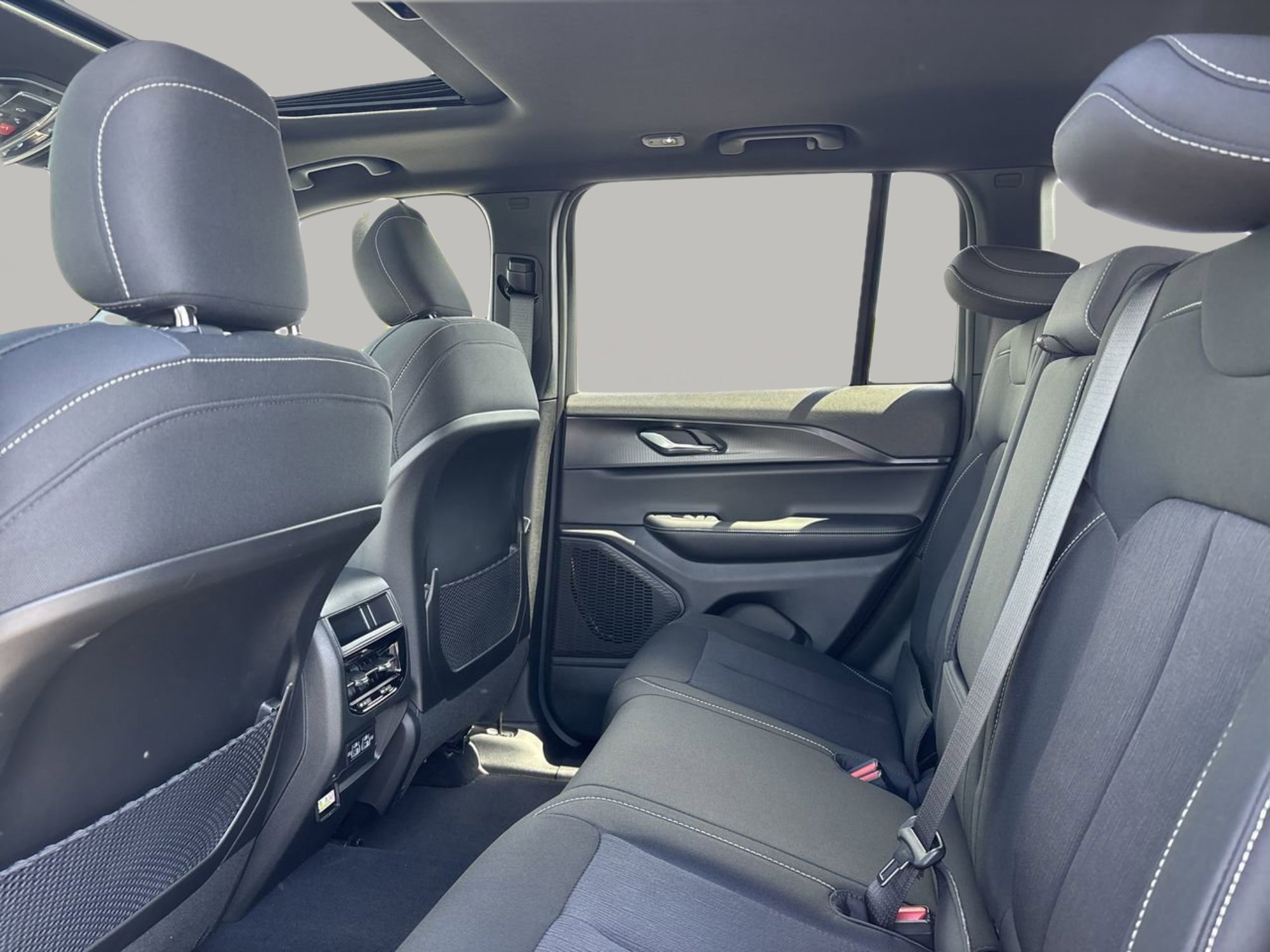 New 2025 Jeep Grand Cherokee Laredo X w/ Luxury Tech Group I image 16