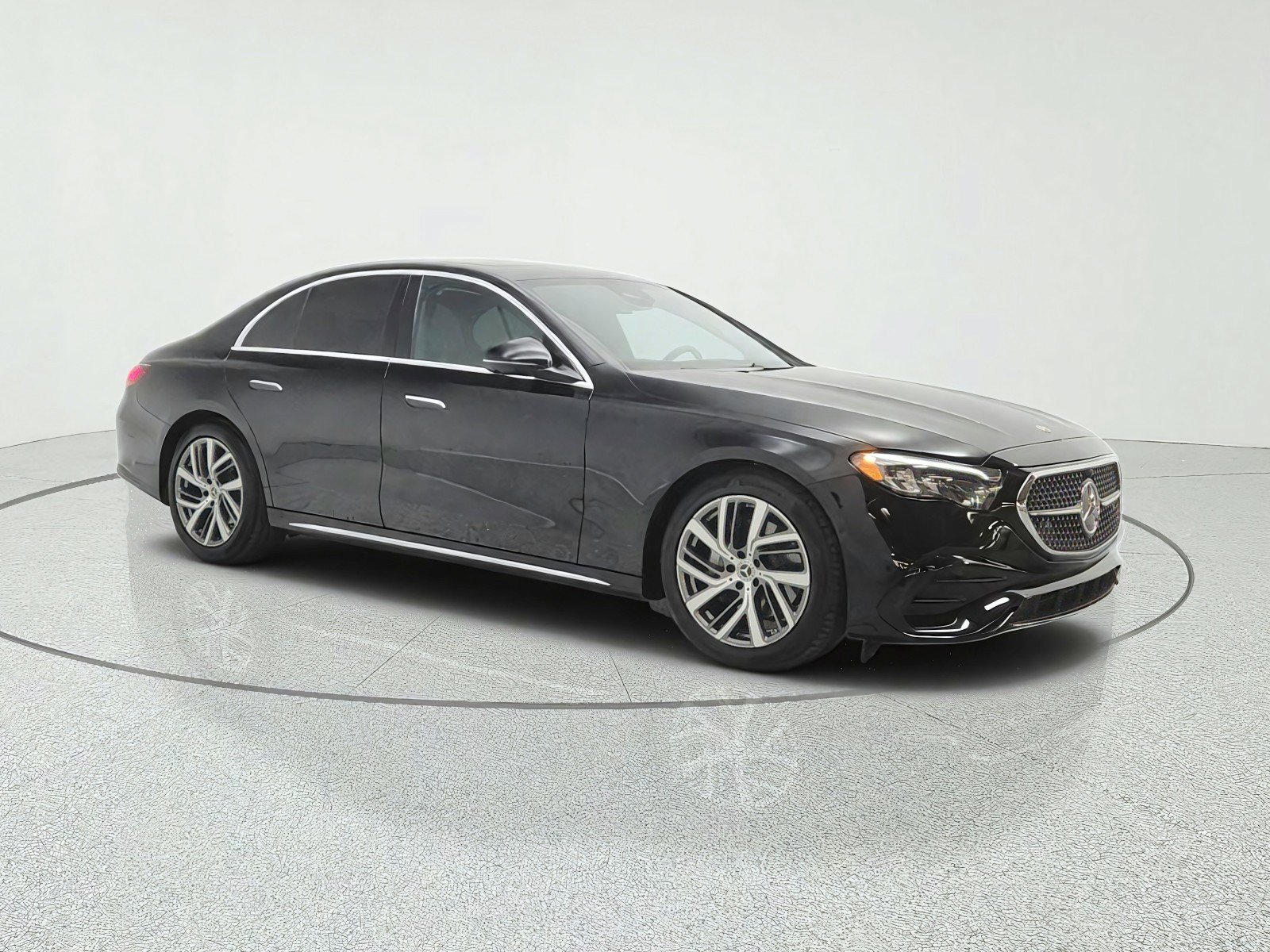 Used 2025 Mercedes-Benz E 350 Sedan image 3