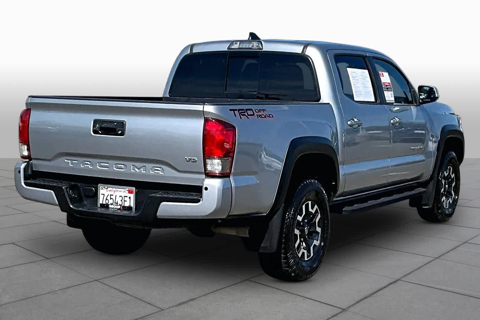 Used 2017 Toyota Tacoma TRD Off-Road RWD image 12
