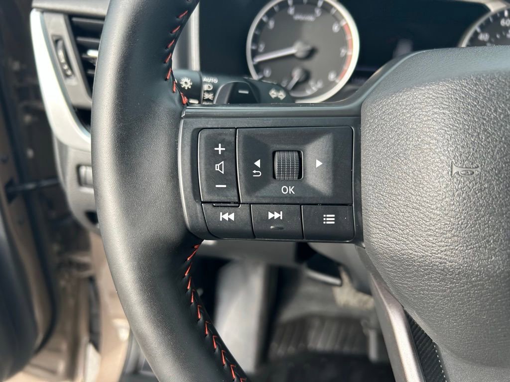 Used 2025 Nissan Rogue SV image 22