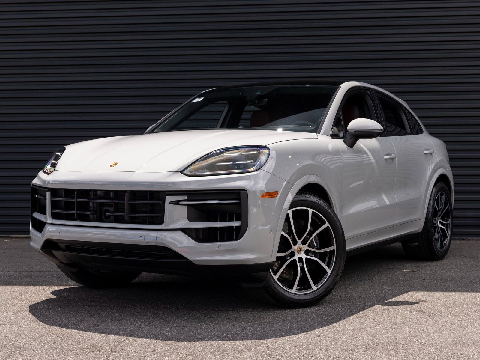 Certified 2025 Porsche Cayenne Coupe image 1