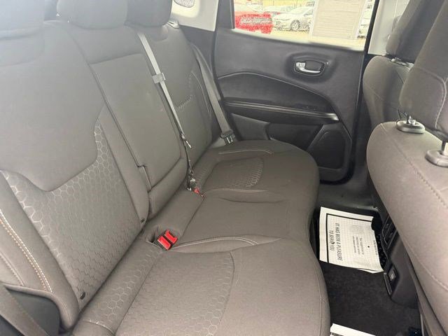 Used 2020 Jeep Compass Sport w/ Cold Weather Group AWD/4WD image 18