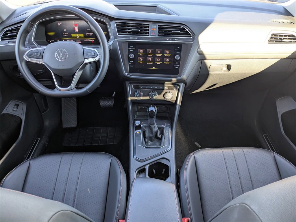Used 2024 Volkswagen Tiguan SE image 32