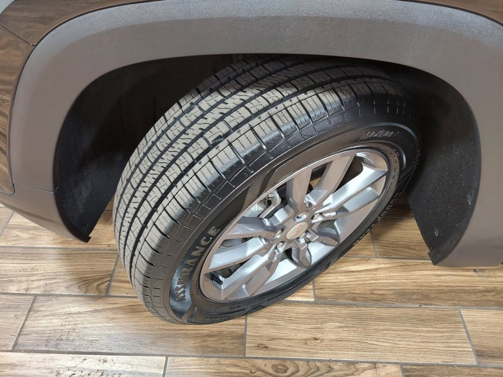 Used 2024 GMC Terrain SLT image 21