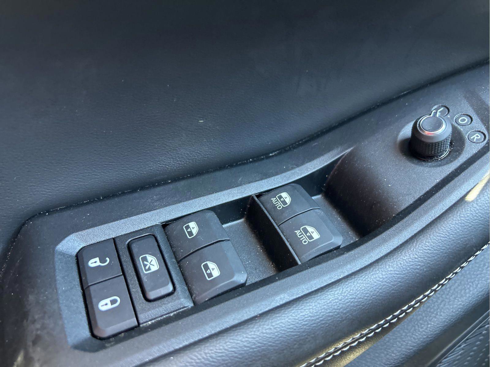 Used 2023 Jeep Grand Cherokee Laredo image 24