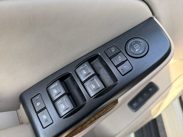 Used 2015 GMC Yukon Denali w/ Premium Package AWD/4WD image 16