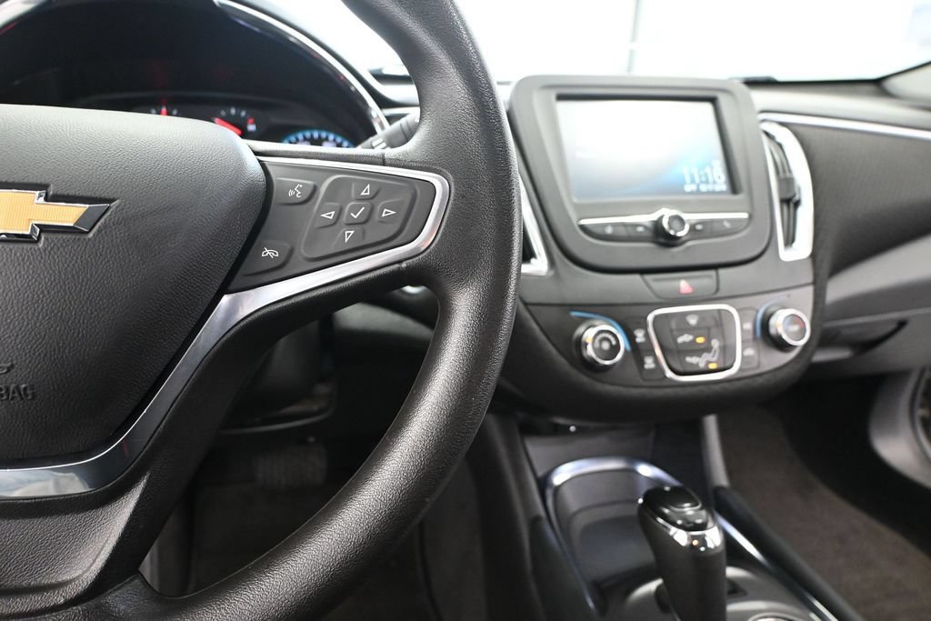 Used 2017 Chevrolet Malibu LT FWD image 28