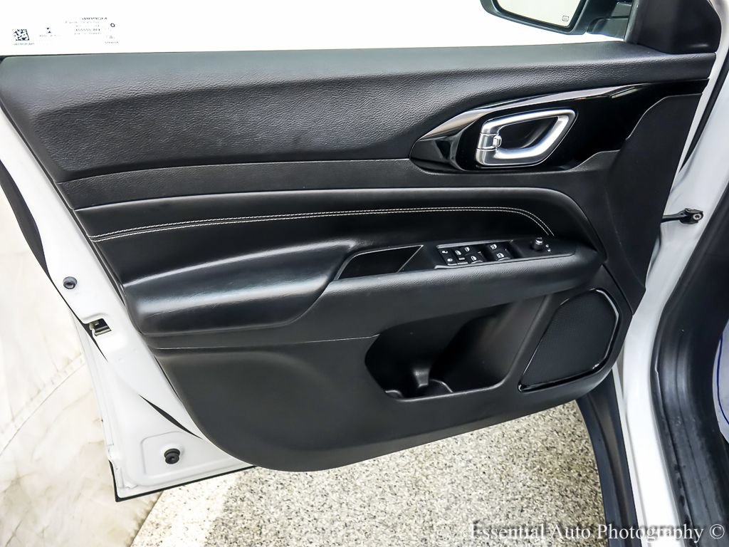 Used 2022 Jeep Compass Latitude FWD image 18