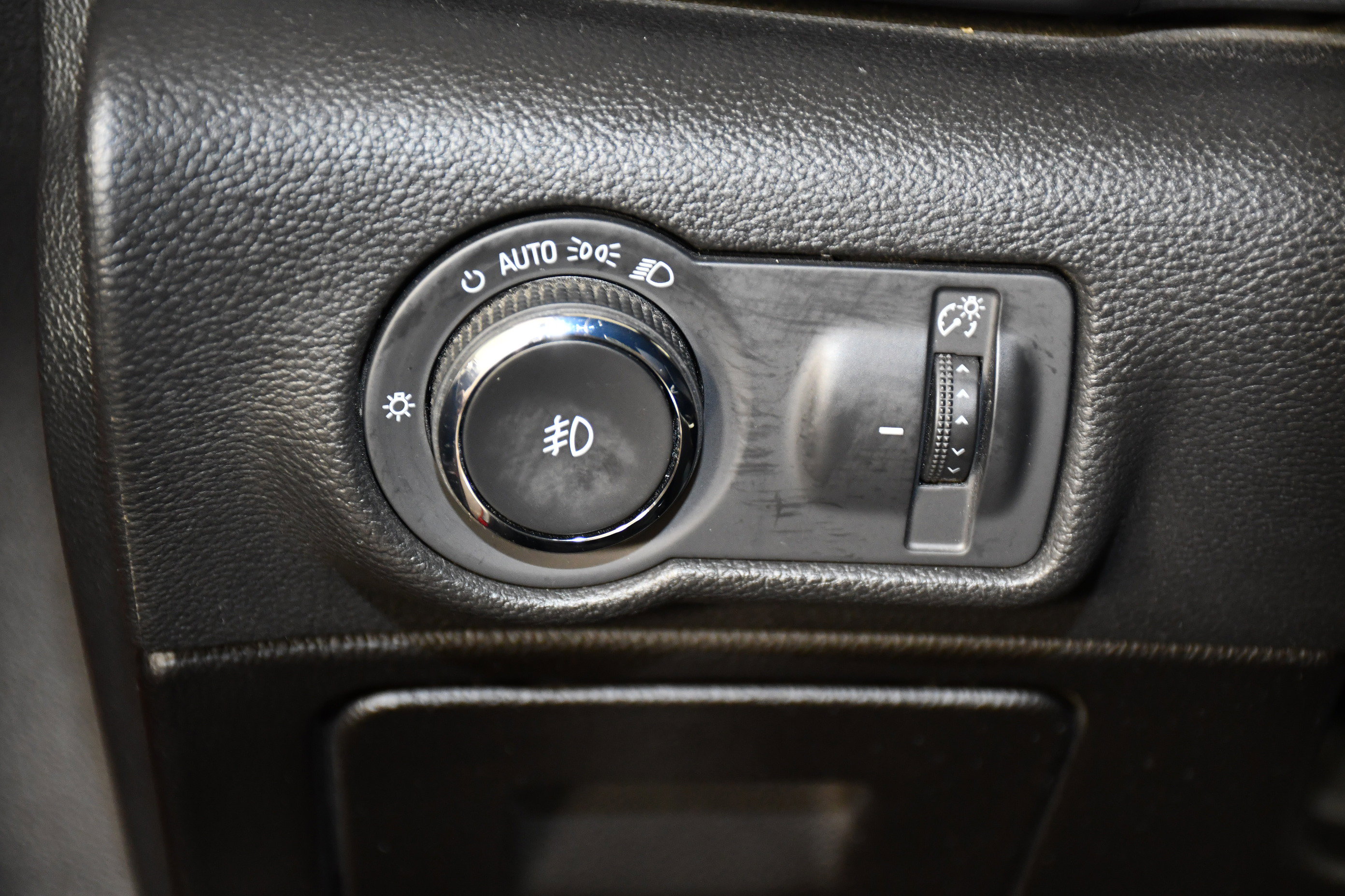 Used 2018 Buick Cascada Sport Touring w/ Dark Effects Package image 40