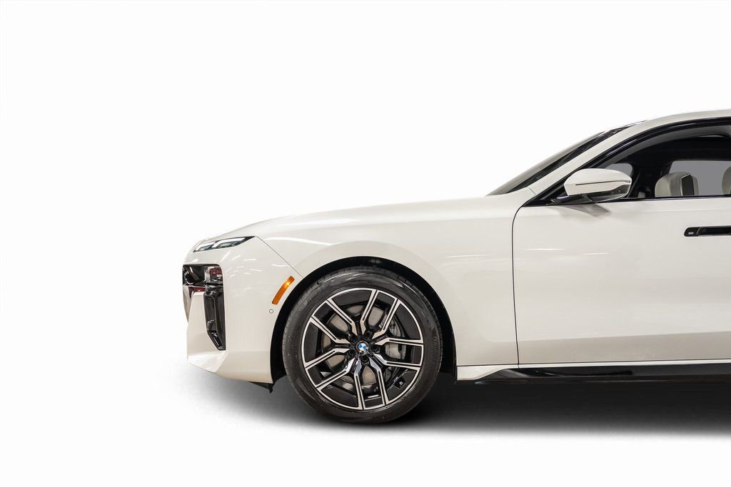 Used 2023 BMW 740i w/ Luxury Rear Seating Package image 16