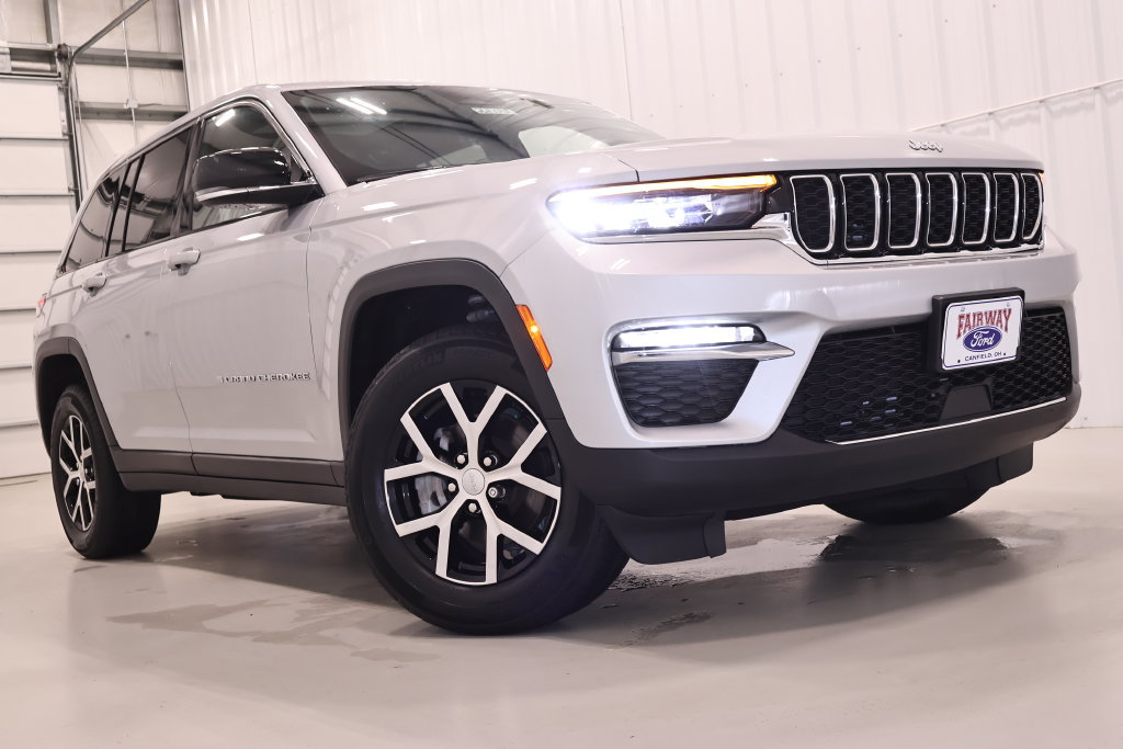 Used 2024 Jeep Grand Cherokee Limited AWD/4WD image 40