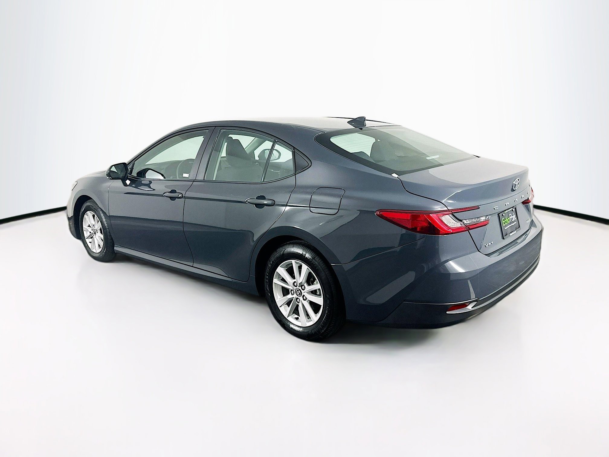 Used 2025 Toyota Camry LE image 5