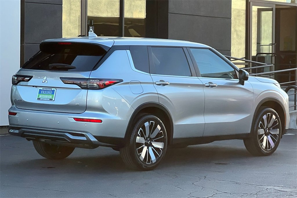 New 2026 Mitsubishi Outlander SE image 5