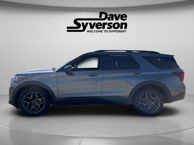 Used 2025 Ford Explorer ST-Line w/ ST-Line Street Pack AWD/4WD image 7