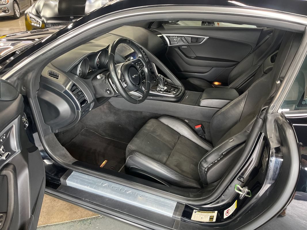 Used 2018 Jaguar F-TYPE Coupe RWD image 34