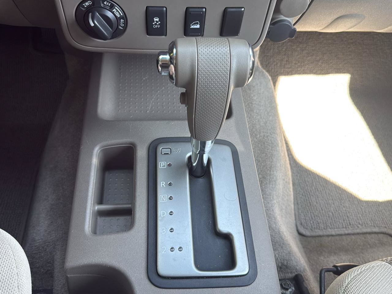 Used 2012 Nissan Frontier SV AWD/4WD image 22