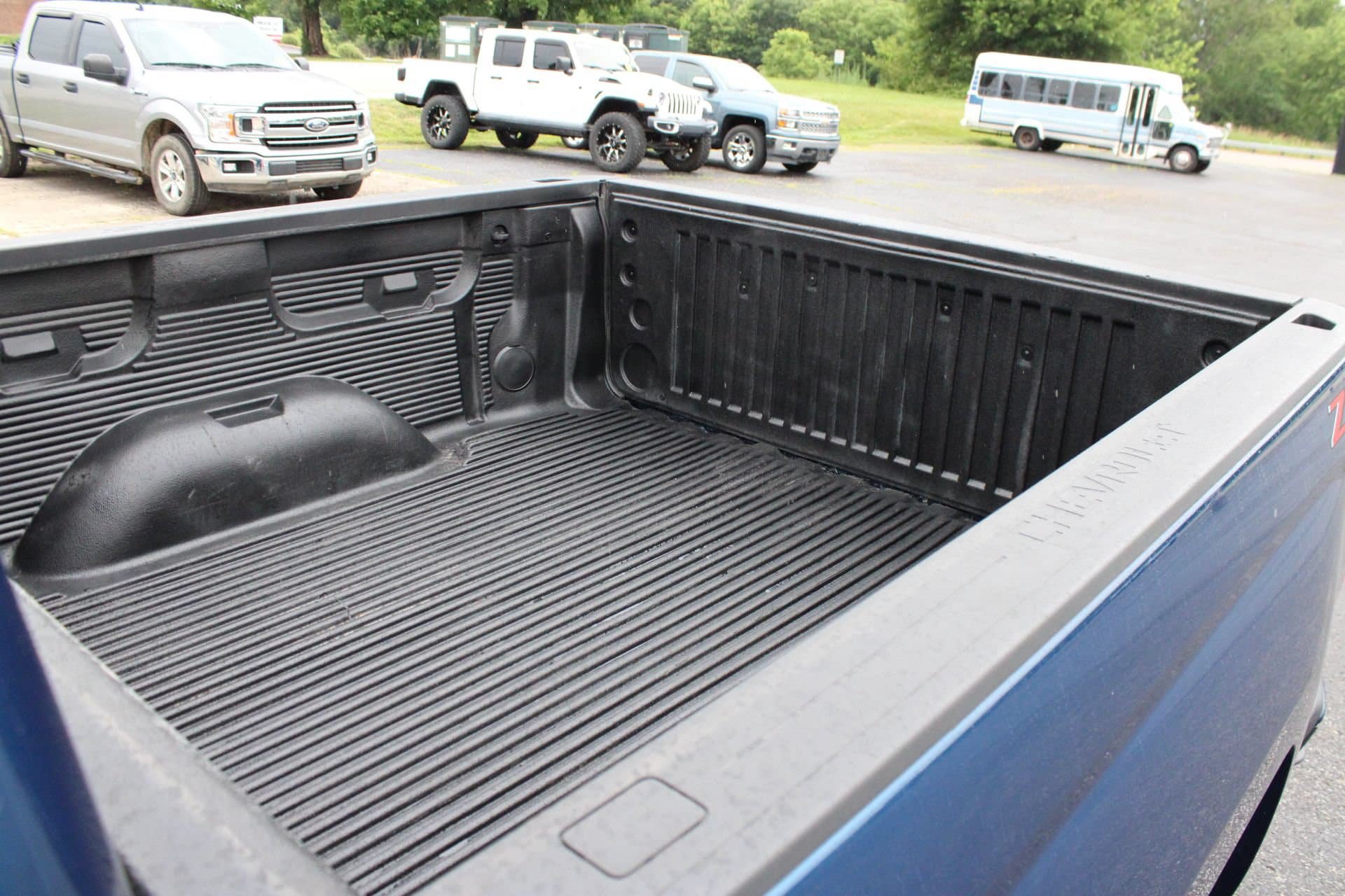 Used 2018 Chevrolet Silverado 1500 LT w/ All Star Edition AWD/4WD image 12