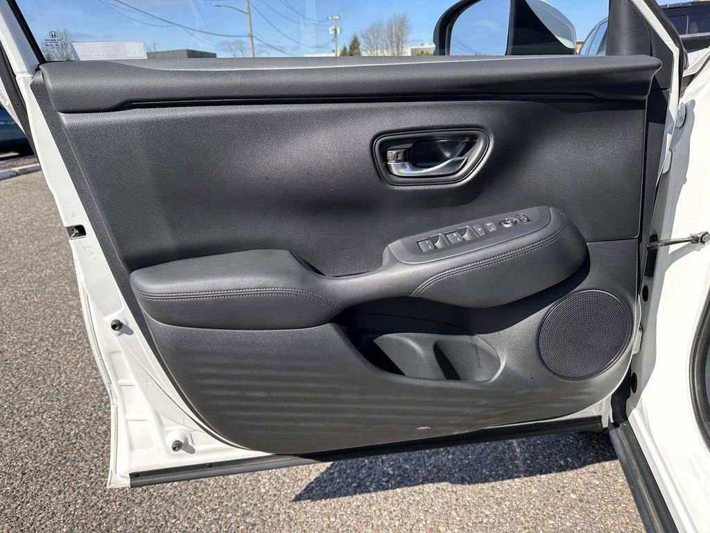 Used 2023 Honda HR-V LX image 8