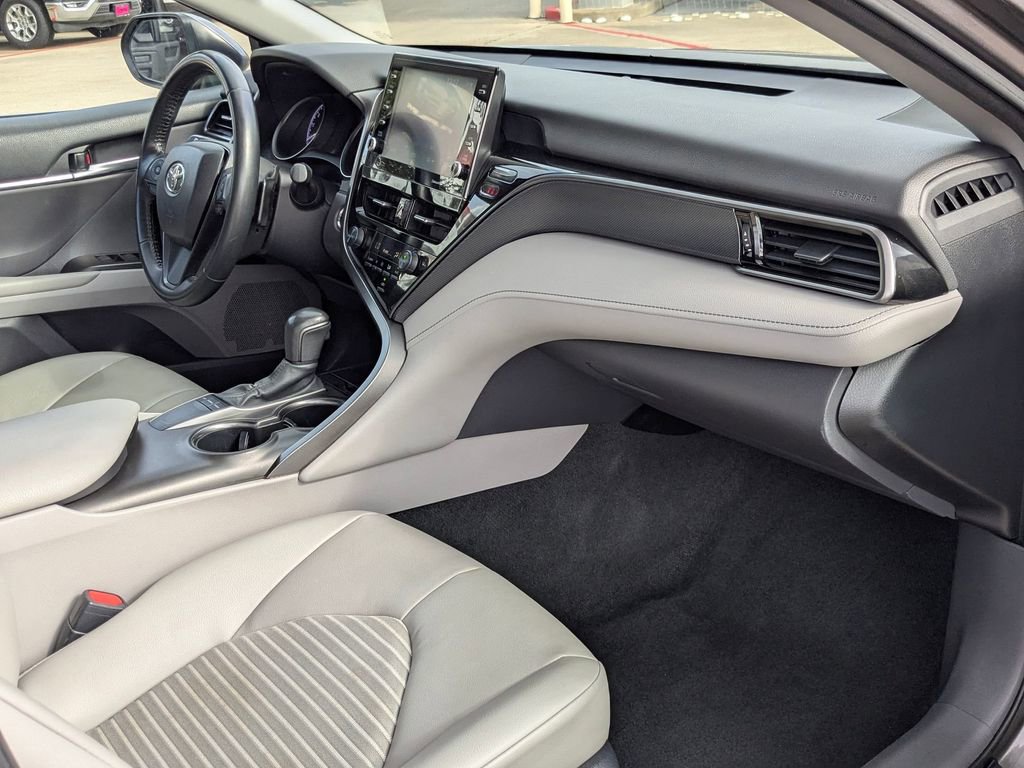 Used 2024 Toyota Camry SE image 31