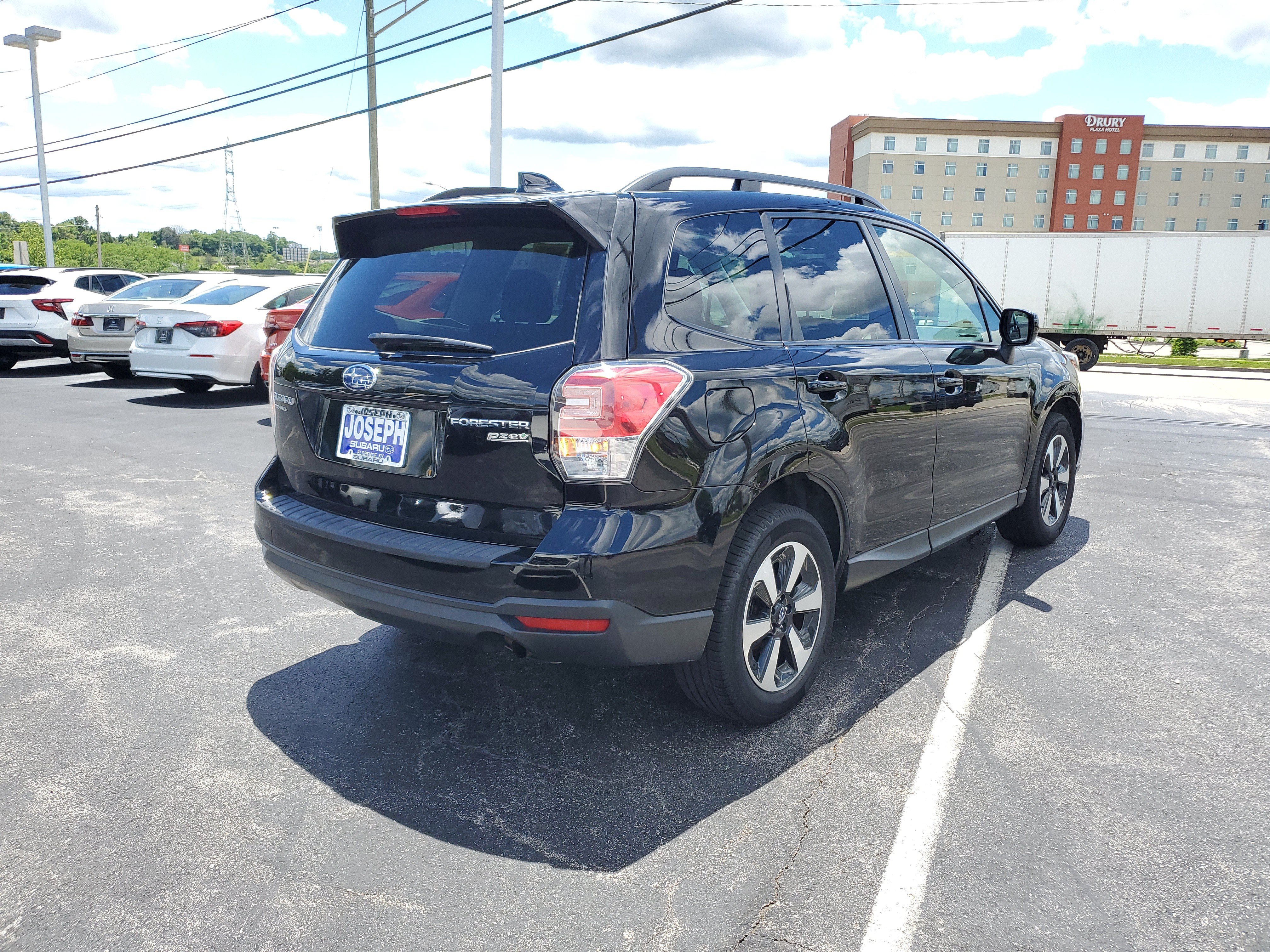 Used 2017 Subaru Forester 2.5i Premium w/ All-Weather Package AWD/4WD image 3