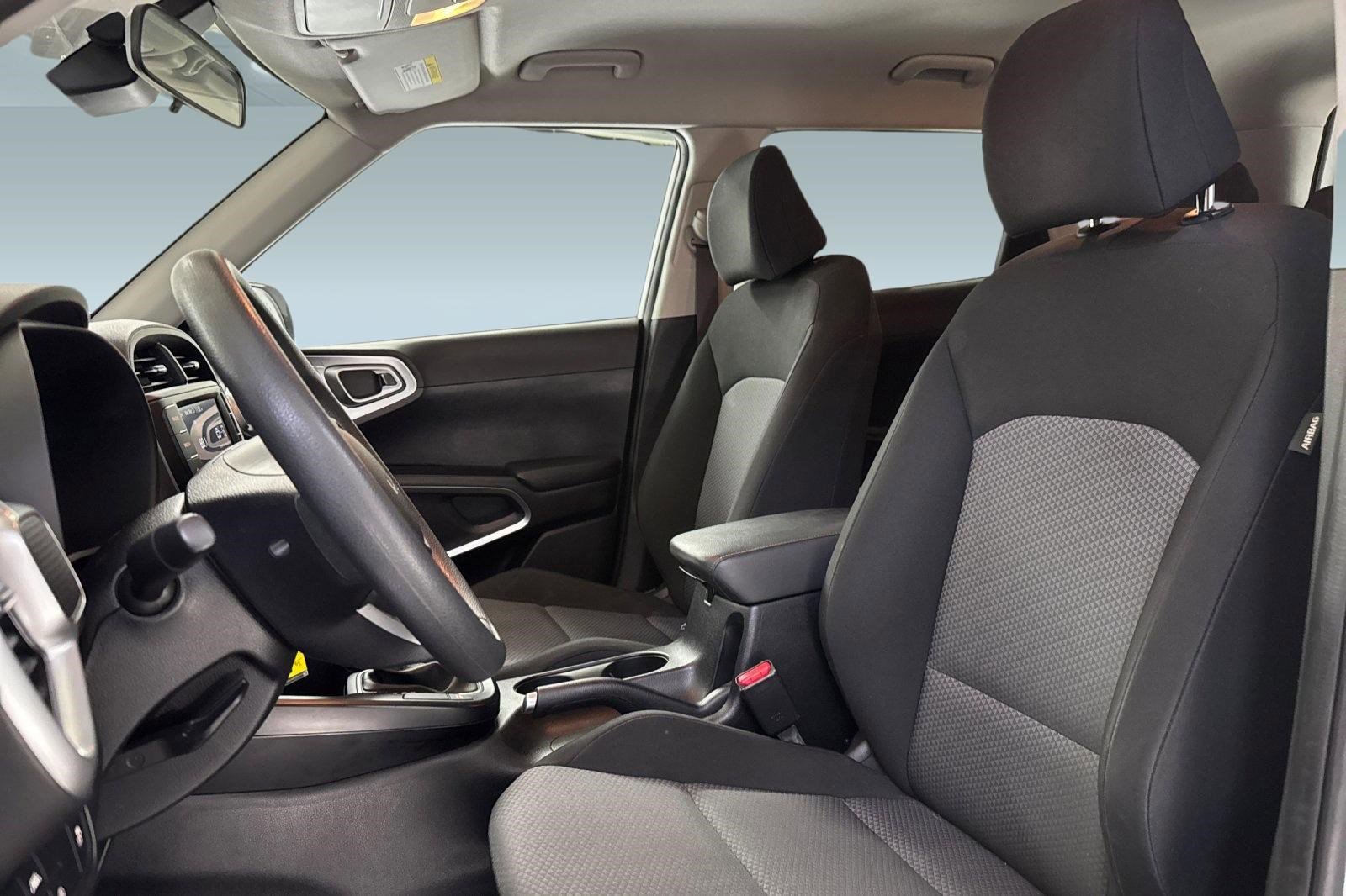 Used 2022 Kia Soul LX w/ Technology Package image 5