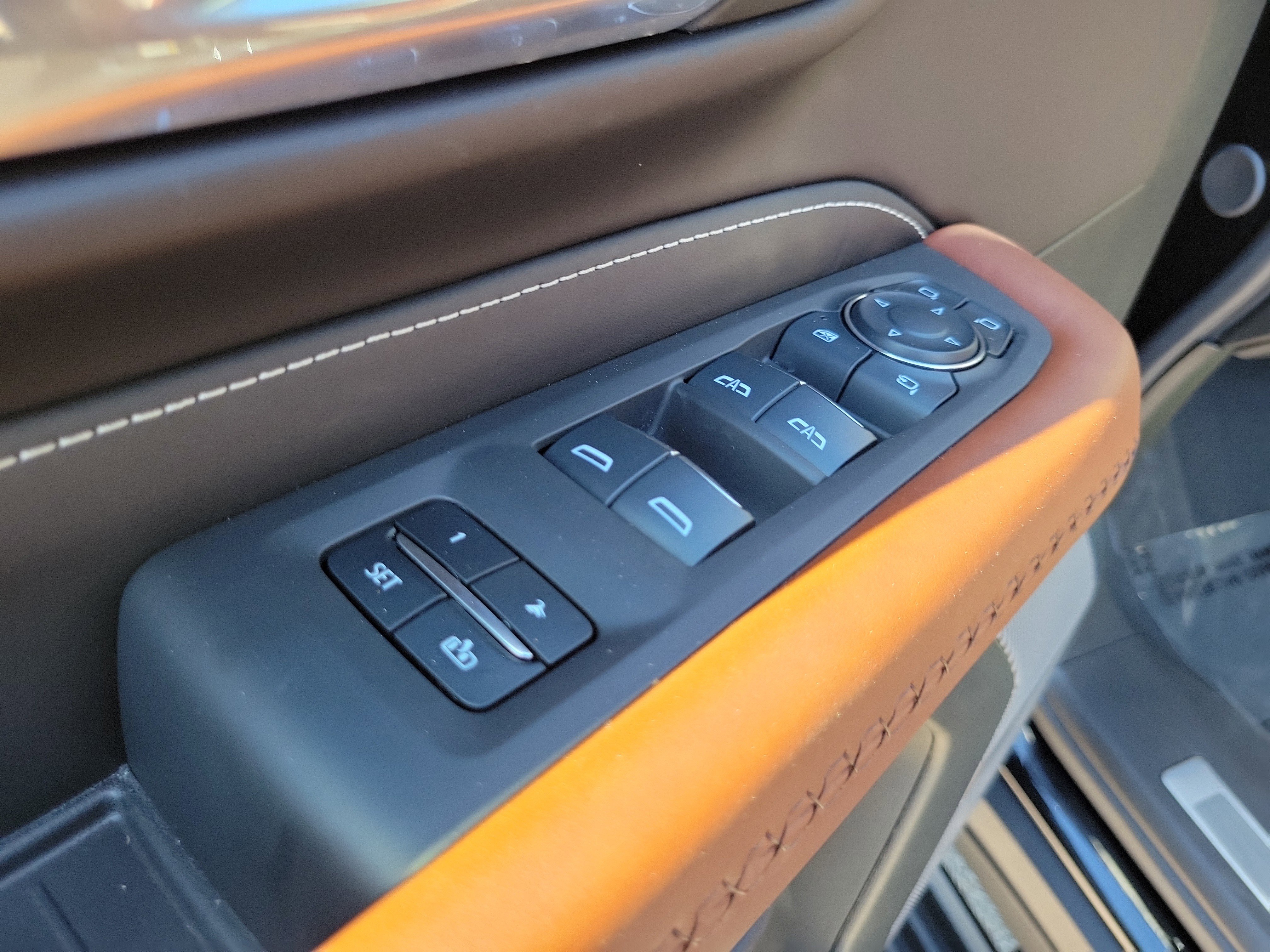 Used 2024 GMC Yukon Denali Ultimate image 30