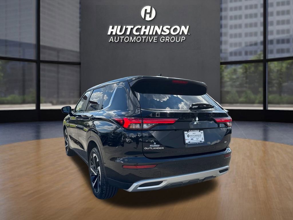 Used 2024 Mitsubishi Outlander SE image 5