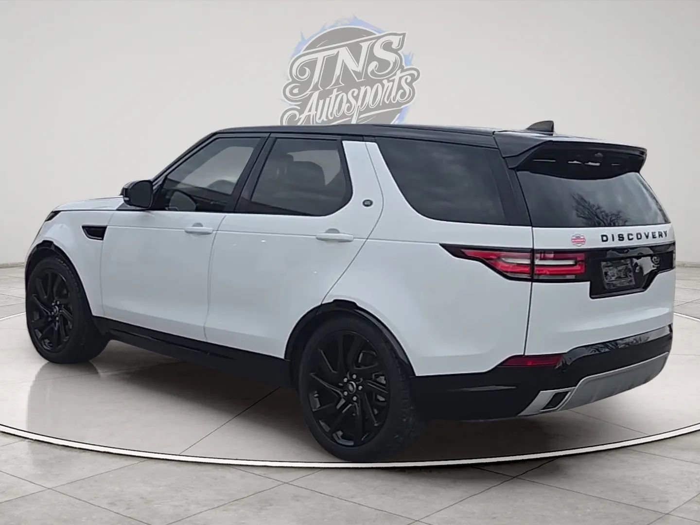 Used 2018 Land Rover Discovery HSE Luxury image 3