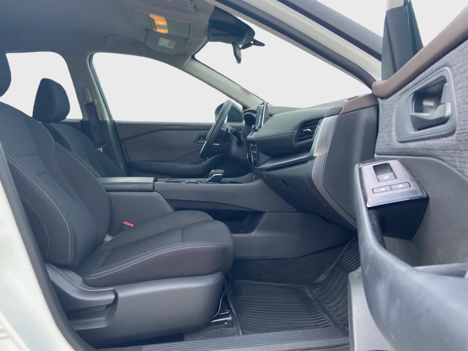 Used 2023 Nissan Rogue S image 16