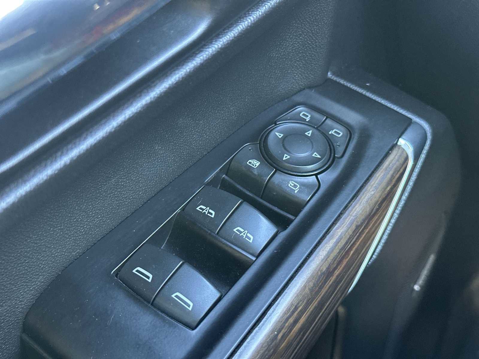 Used 2019 Chevrolet Silverado 1500 High Country w/ Technology Package AWD/4WD image 15