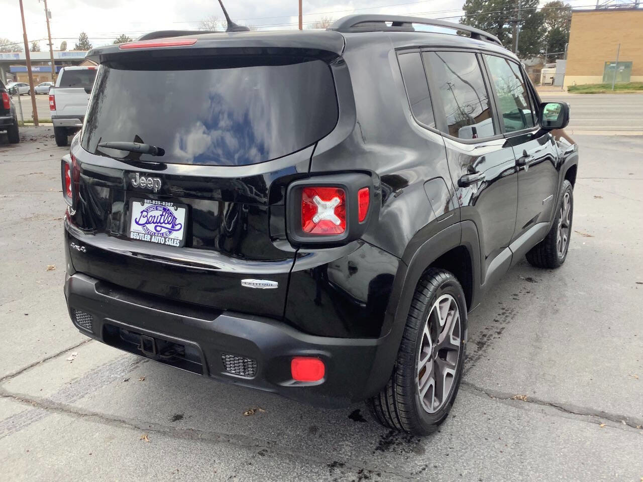 Used 2015 Jeep Renegade Latitude w/ Popular Equipment Group AWD/4WD image 12