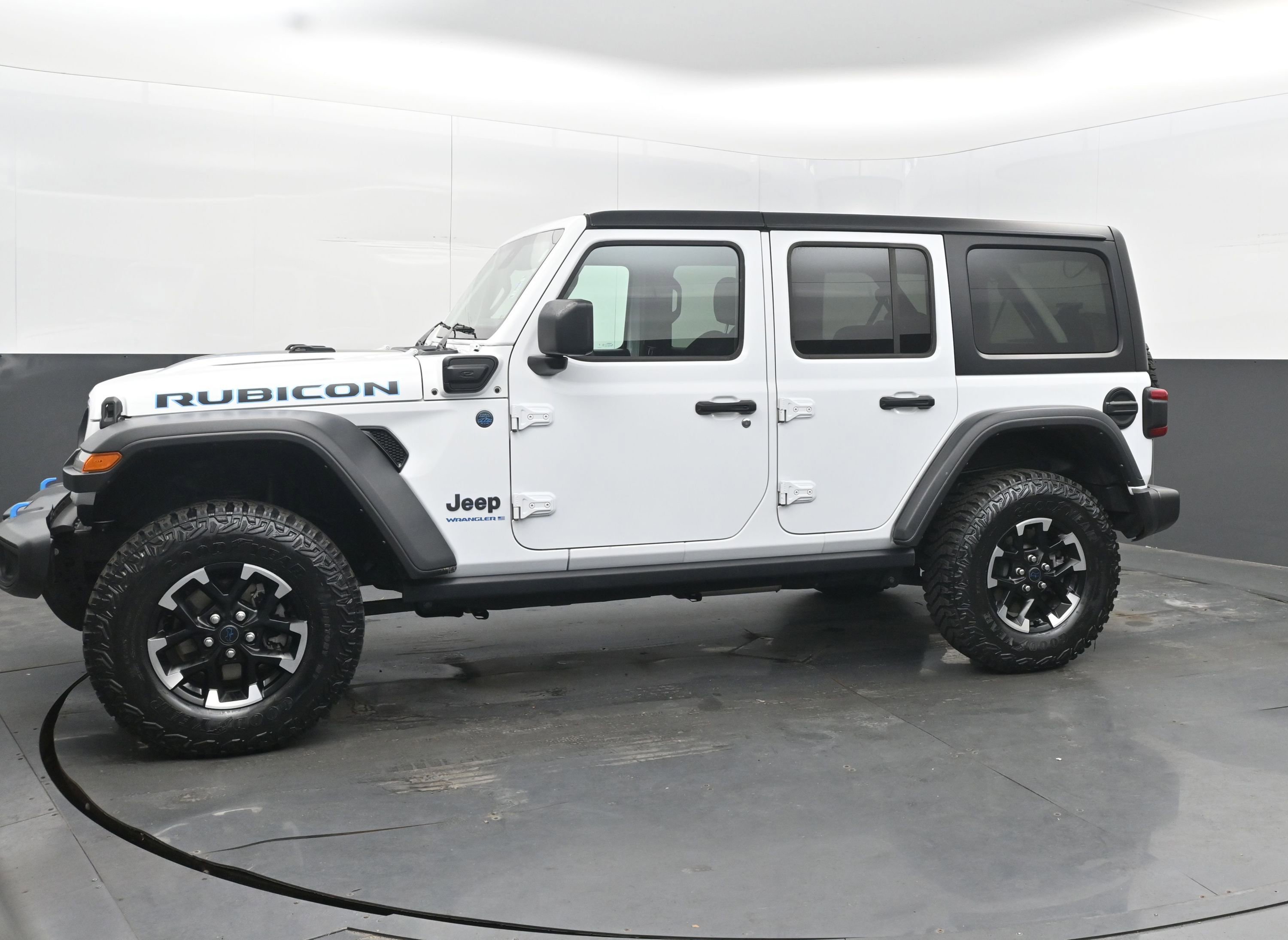 Used 2024 Jeep Wrangler Unlimited Rubicon 4xe image 5