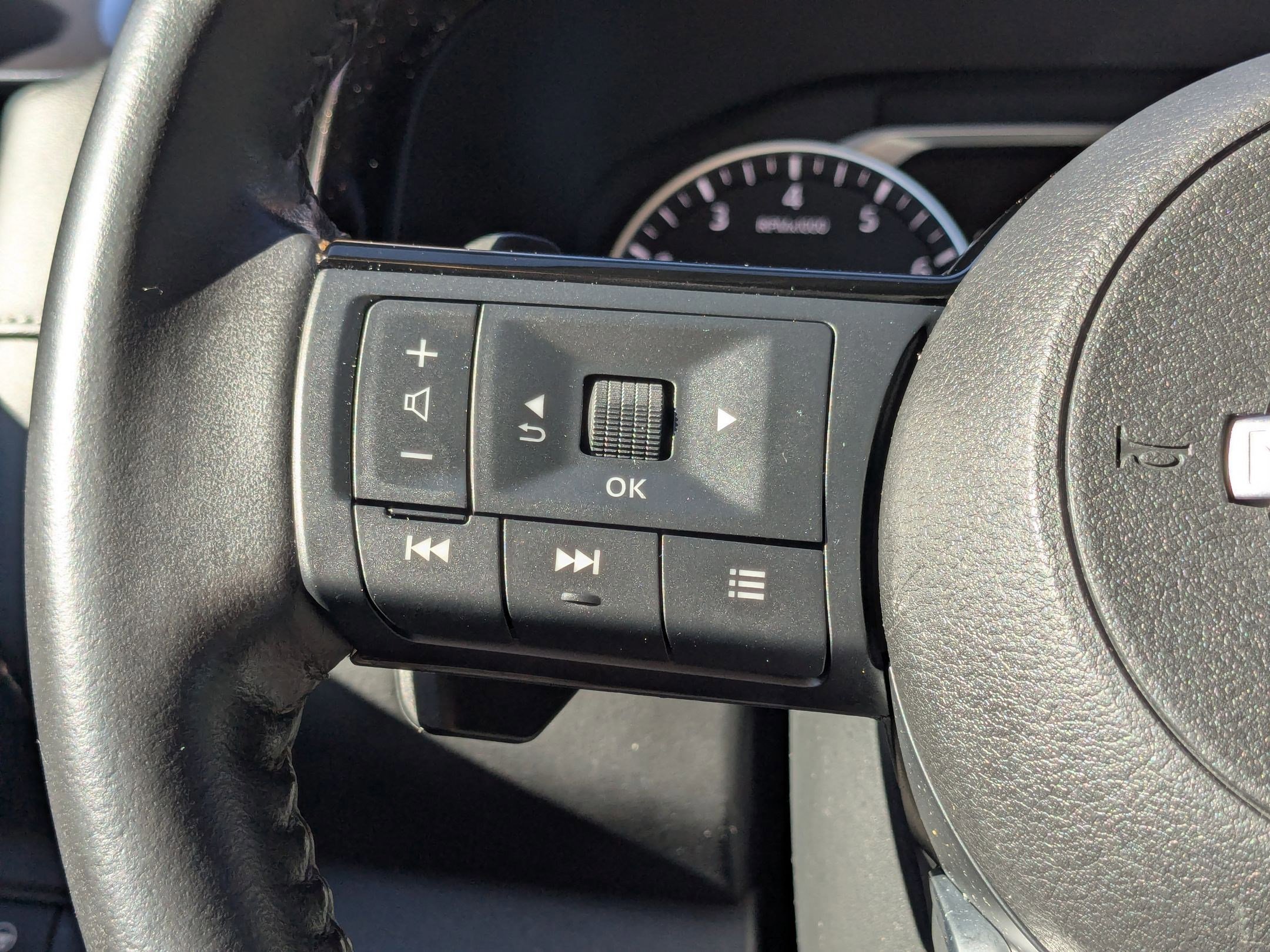 Certified 2022 Nissan Pathfinder SV w/ SV Black Package image 12