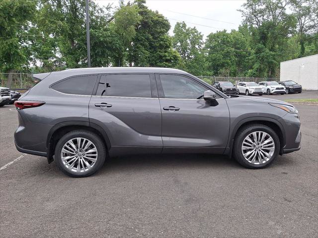 Certified 2024 Toyota Highlander Platinum AWD/4WD image 27