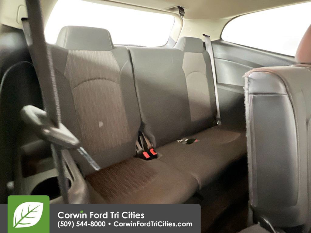 Used 2015 Chevrolet Traverse LT w/ Style and Technology Package image 16