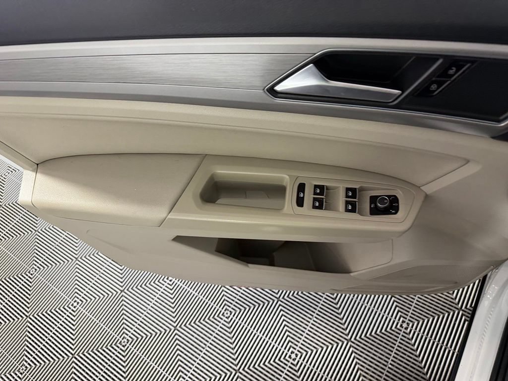 Used 2019 Volkswagen Atlas SE FWD image 21