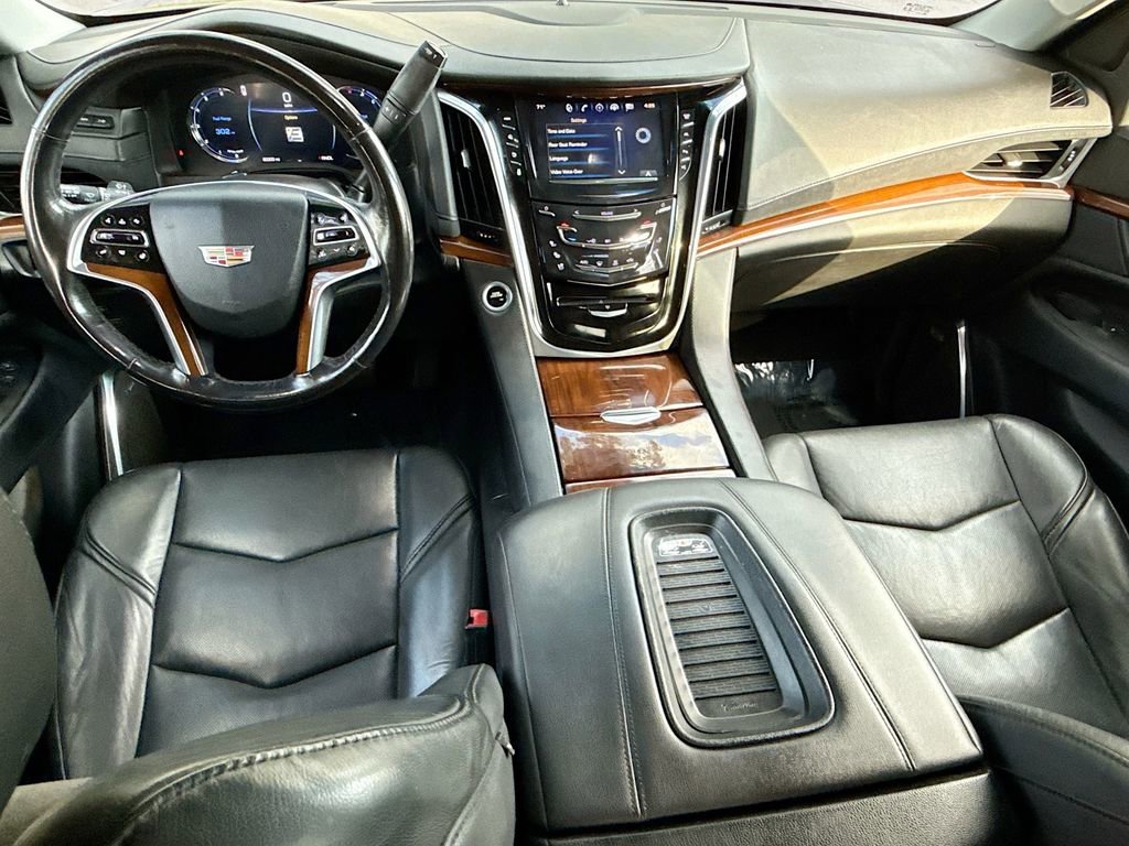 Used 2019 Cadillac Escalade Premium Luxury image 17