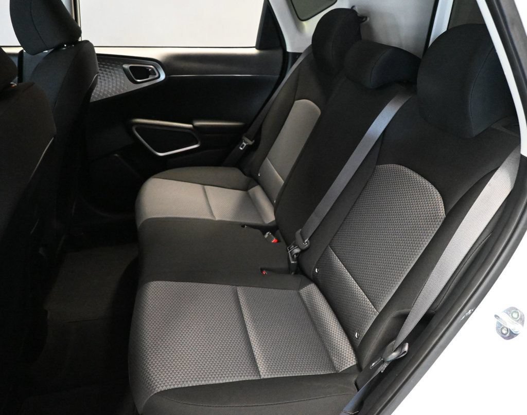 Used 2024 Kia Soul LX FWD image 17