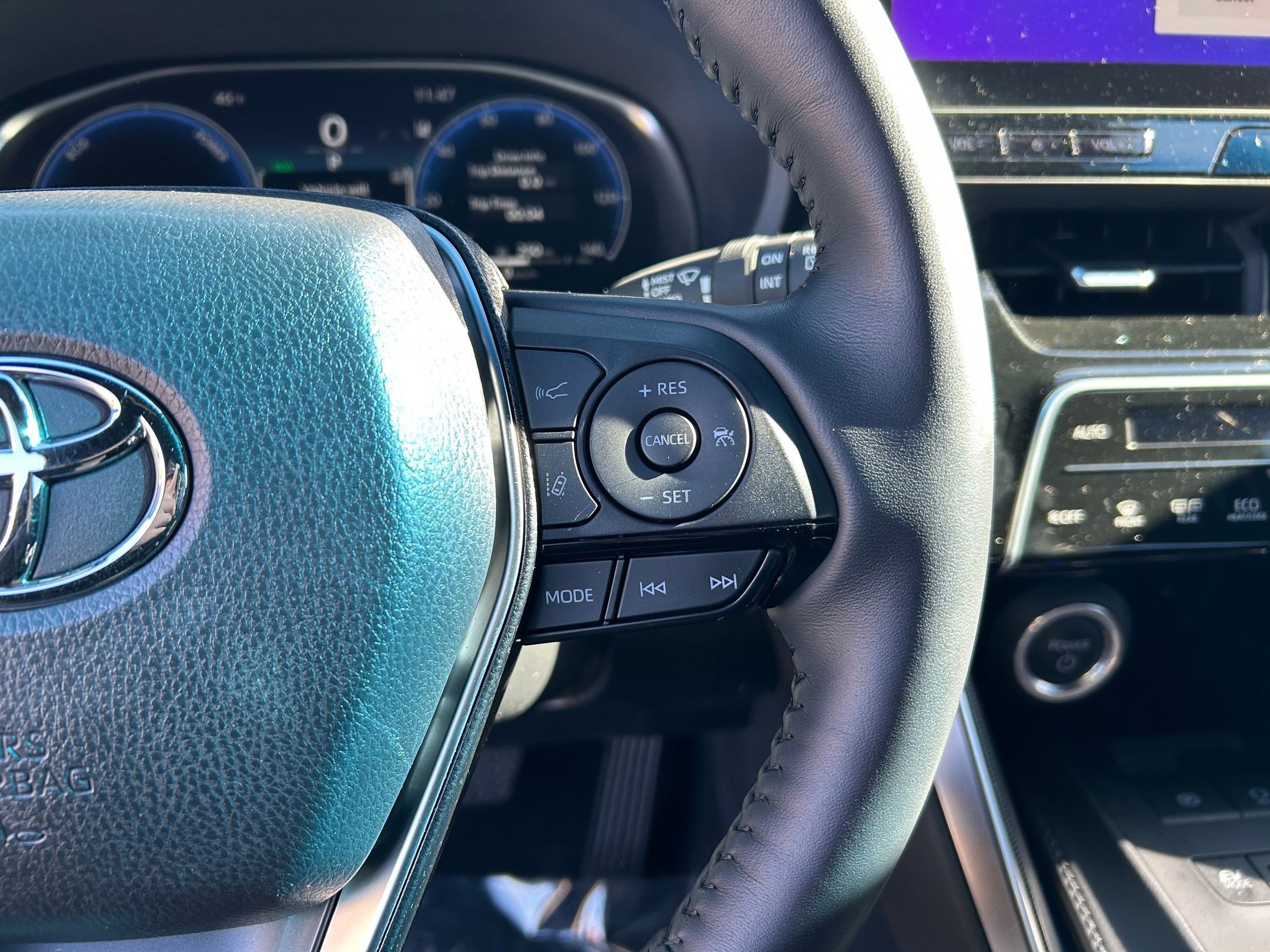 Used 2024 Toyota Venza Limited image 13