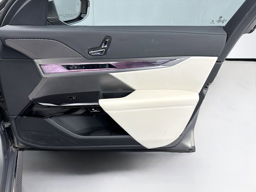 Certified 2024 BMW i7 xDrive60 image 24