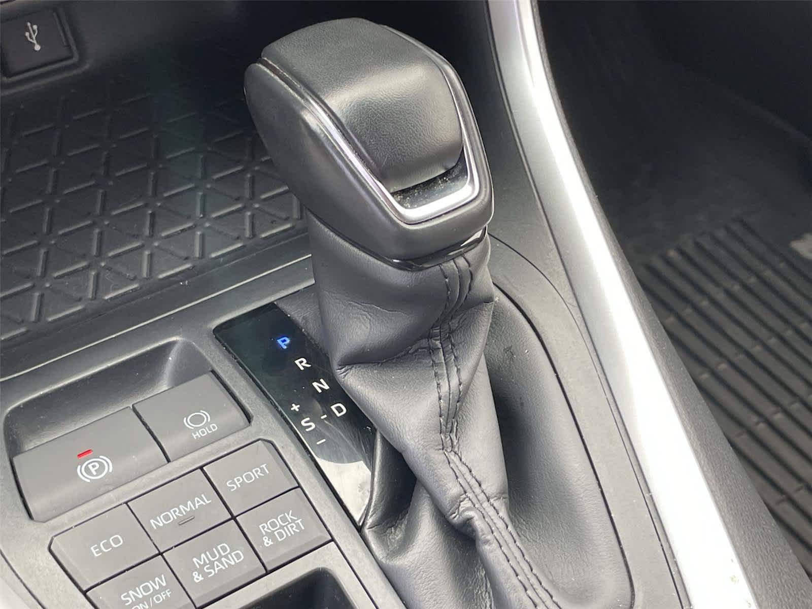 Used 2020 Toyota RAV4 XLE Premium AWD/4WD image 26