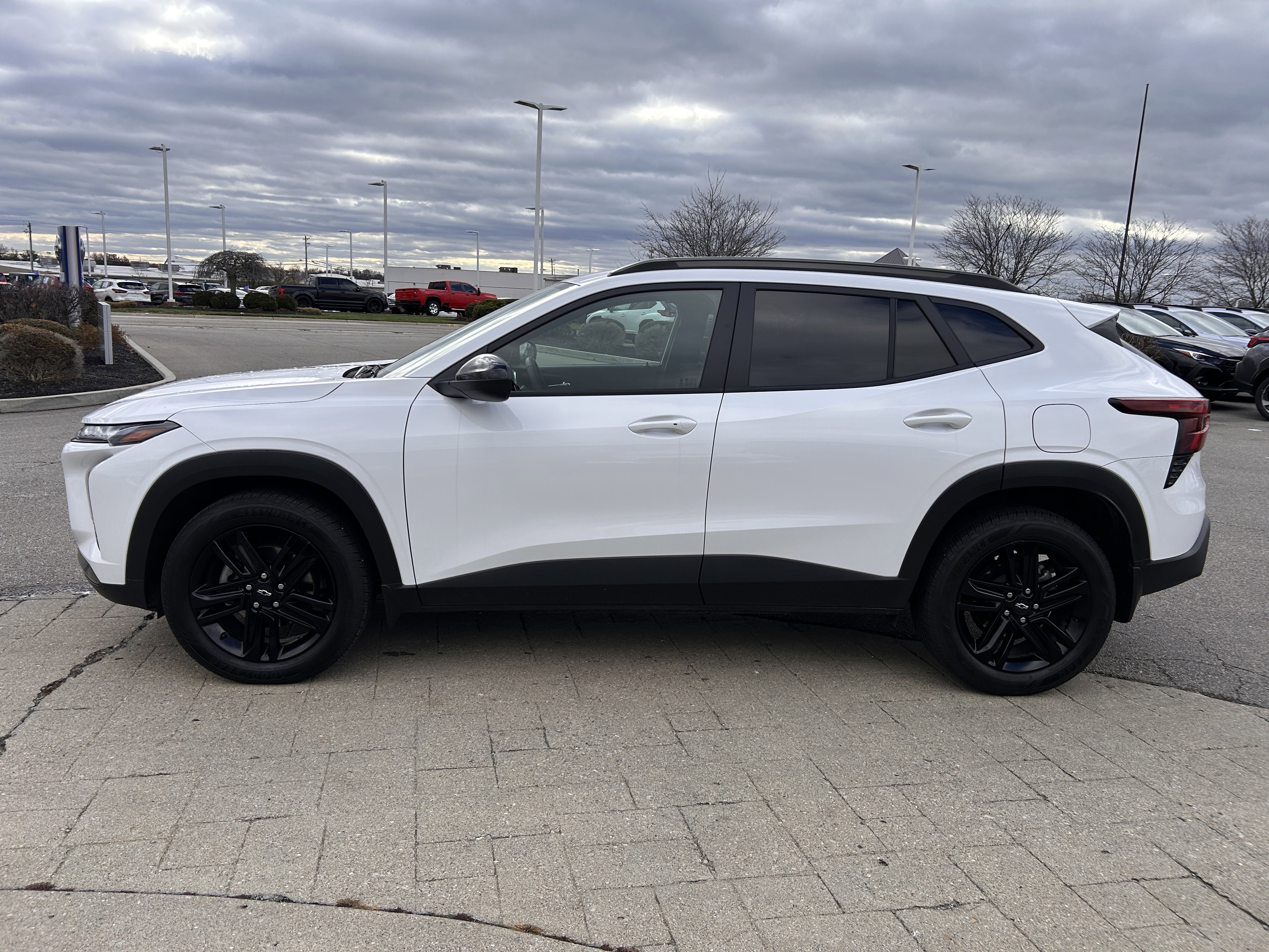 Used 2025 Chevrolet Trax ACTIV w/ Sunroof Package image 4