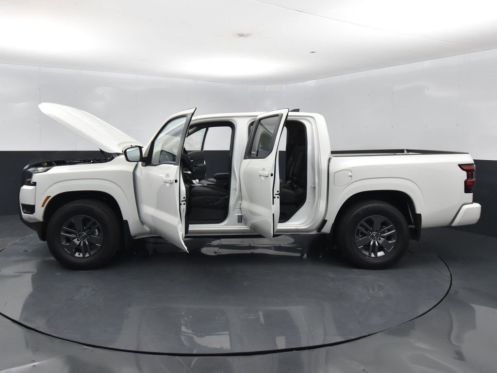 Certified 2025 Nissan Frontier SV image 41