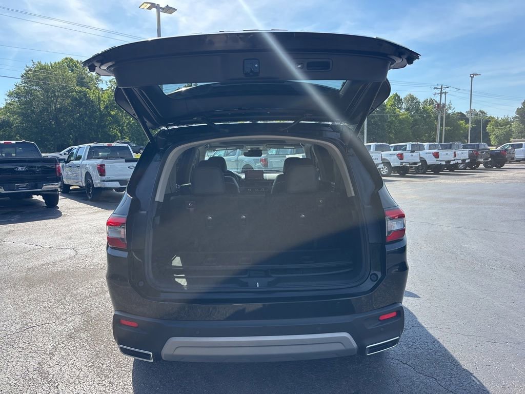 Used 2025 Honda Pilot Touring image 13