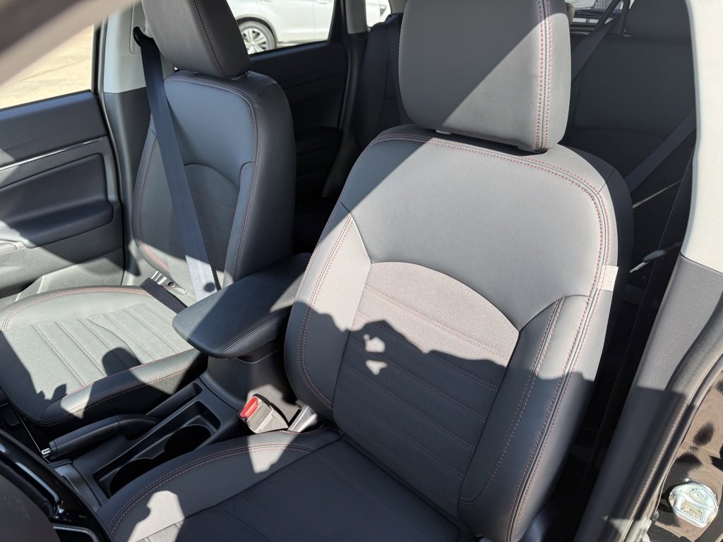 New 2026 Mitsubishi Outlander SEL image 18