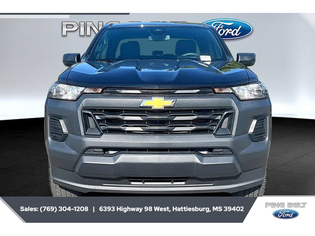 Used 2024 Chevrolet Colorado W/T RWD image 3